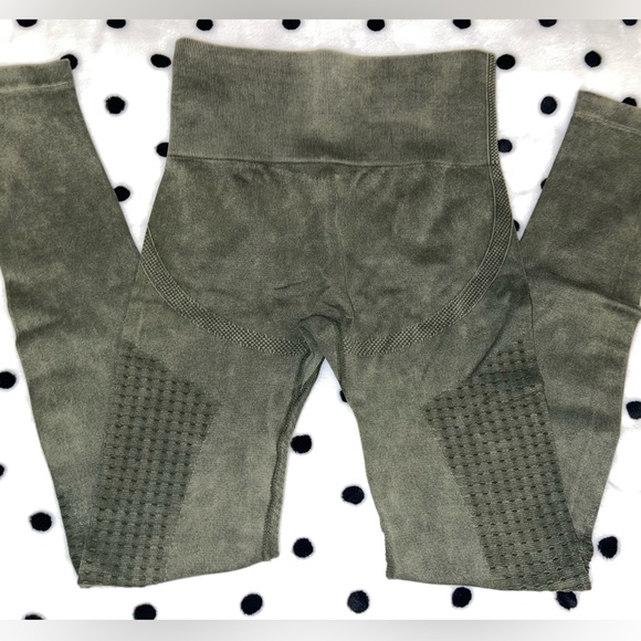 Elevated Mindset Leggings - Picture 2 of 2